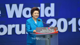 2019 세이브더월드 국제포럼 개회식에서 개회사를 연설하고 있는 국제WeLoveU 장길자 회장