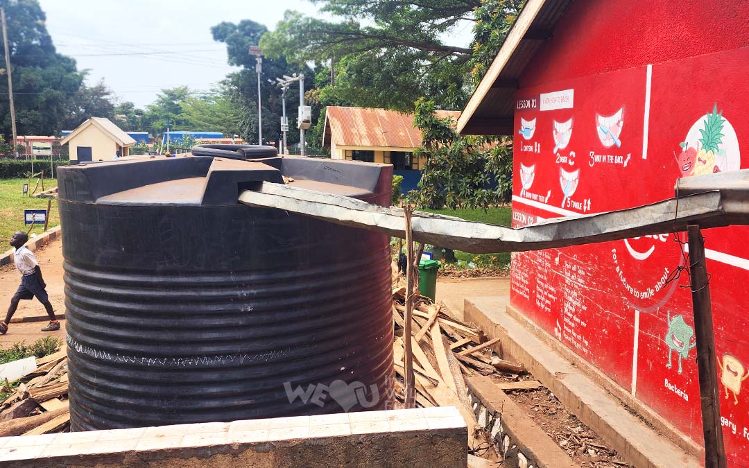 Chi viện thiết bị cung cấp nước cho Trường tiểu học Quốc gia ở Uganda
