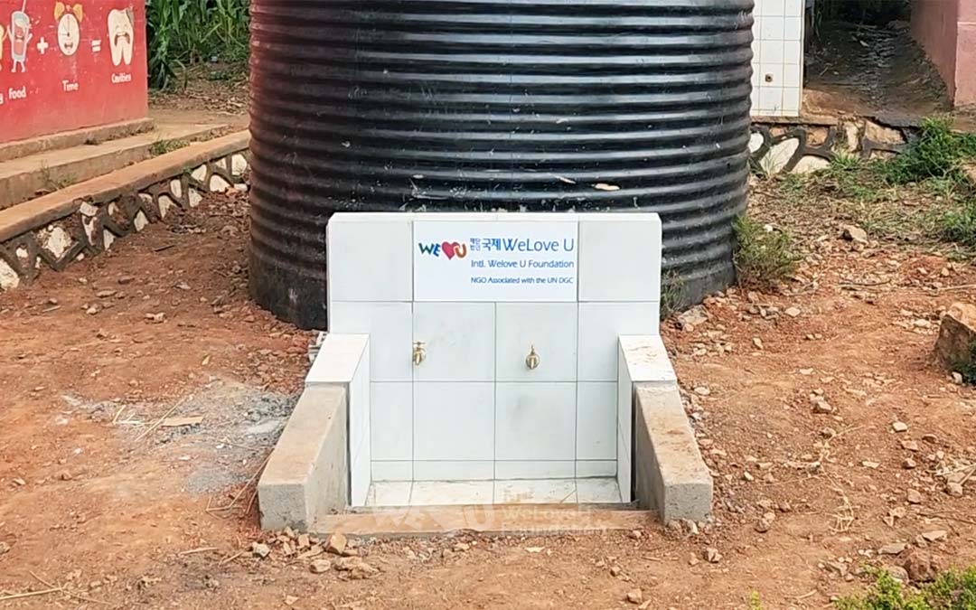Chi viện thiết bị cung cấp nước cho Trường tiểu học Quốc gia ở Uganda